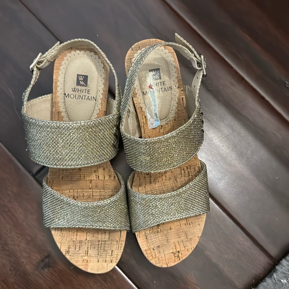 White mountain size 5 1/2 sparkly slip on shoe